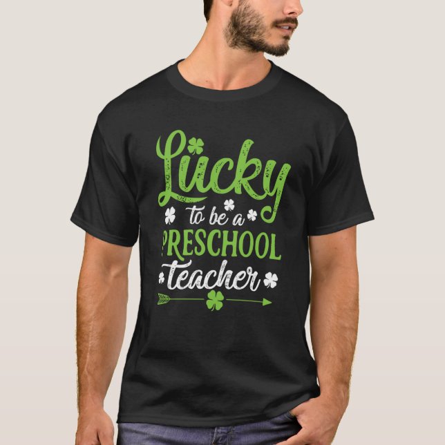 Lucky To Be A Preschool Teacher St Patrick's Day T Shirt (Framsida)