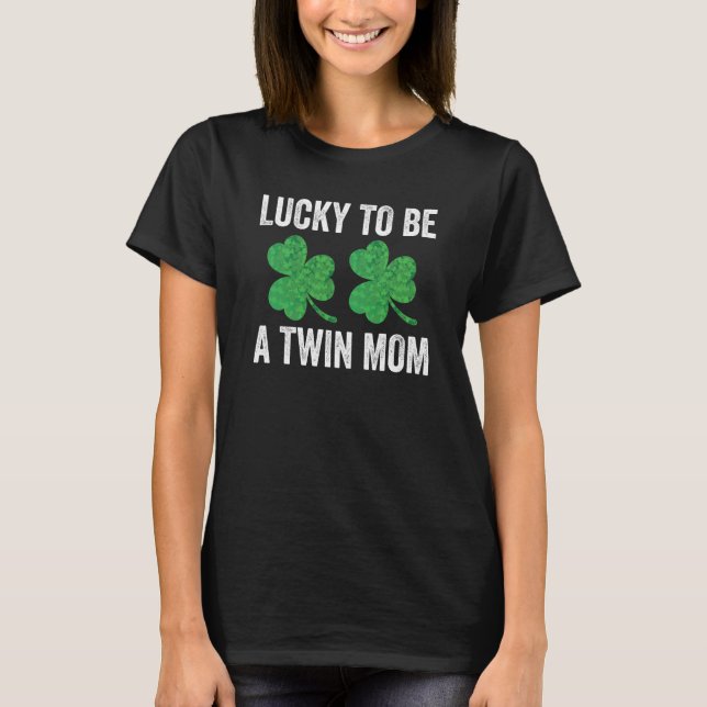 Lucky To Be A Twin Mom St Patricks Day Mother Fami T Shirt (Framsida)