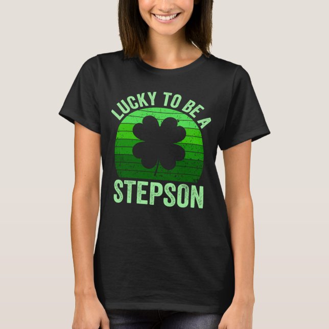 Lucky To Be Stepson Leprechaun Shamrock St Patrick T Shirt (Framsida)