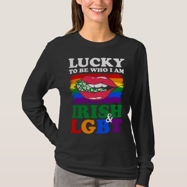 Lucky To Be Who I Am Irish & LGBT St Patricks Day T Shirt (Framsida)