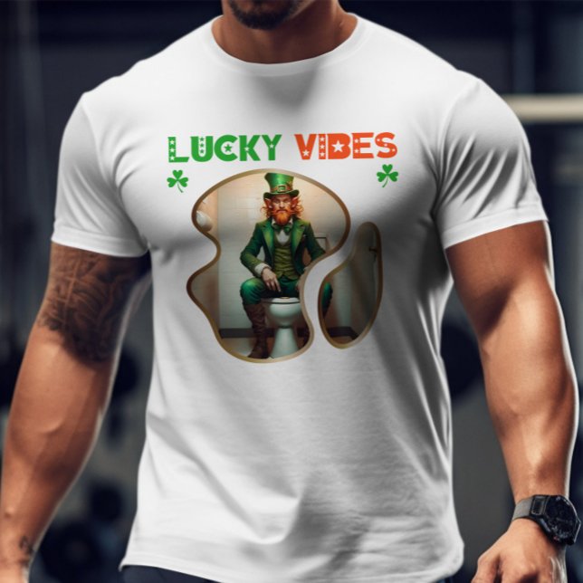 Lucky Vibes - Irish Tur och Skratt T Shirt (Skapare uppladdad)