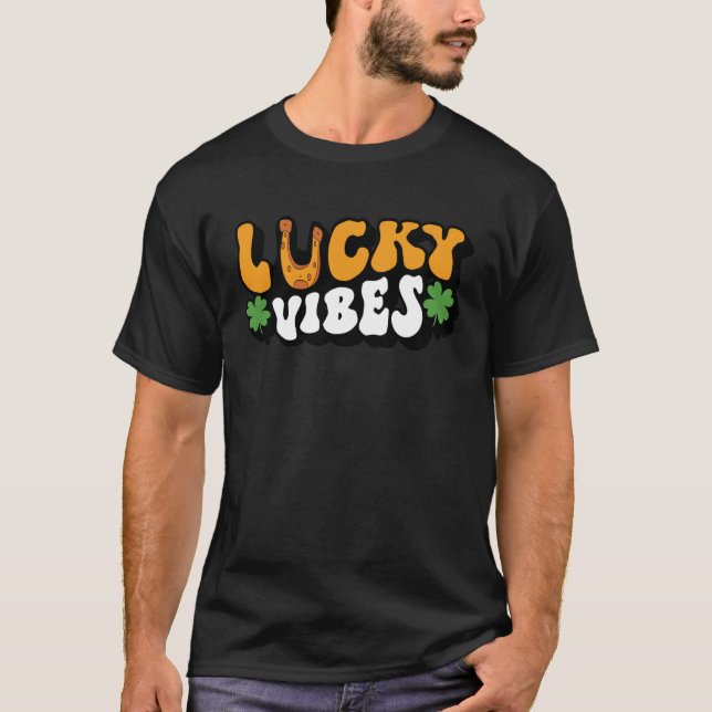 Lucky Vibes Lucky Shamrocks St Patrick s Day T Shirt (Framsida)