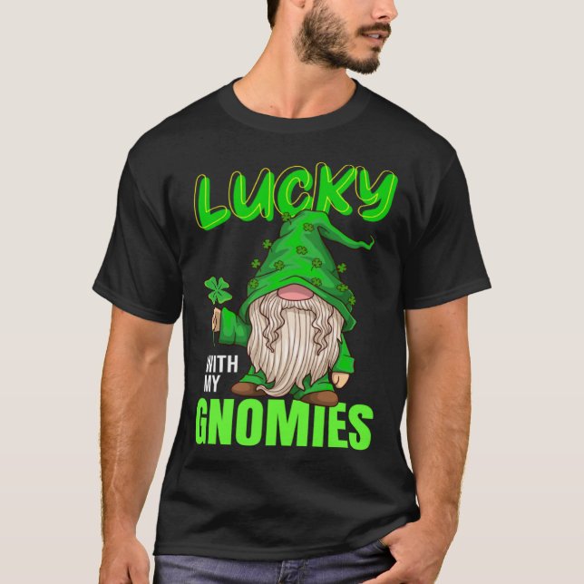 lucky with my gnomies Irish st patricks day gnome T Shirt (Framsida)