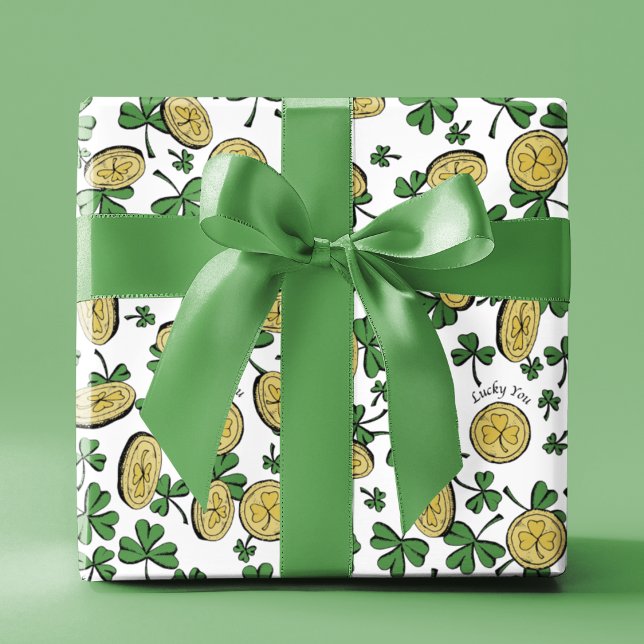 Lucky You Grönt Klöver Guld Mynt St patrick's day Presentpapper (Lucky You St Patrick's Day Wrapping Paper. Hand-Drawn Green Clovers & Gold Coins in Black Ink. White)