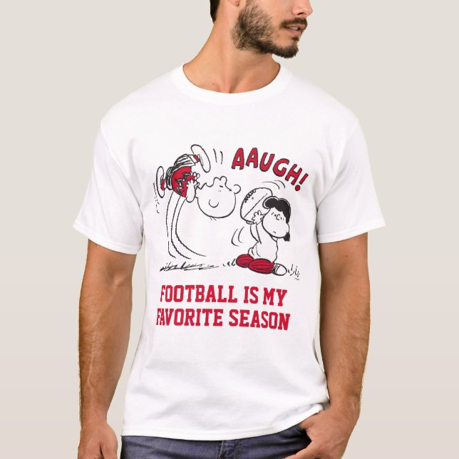 Lucy Pulls Way Football från Charlie Brown T Shirt (Framsida)