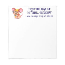 Luddna affärsråtta med pälsost i halsduk och glasö