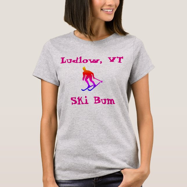 Ludlow, VT, Rainbow Ski Bum (Vermont Skiing) T Shirt (Framsida)