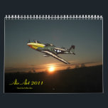 Luft Artikel 2011, originalteckning av B... Kalender<br><div class="desc">Den idealiska julgåvan för flygplanet fläkt,  originalkonstverk av Byron Hughes med några av världens klassiska 1900-talsflygplan,  konstverk som bara finns på zazzle.</div>