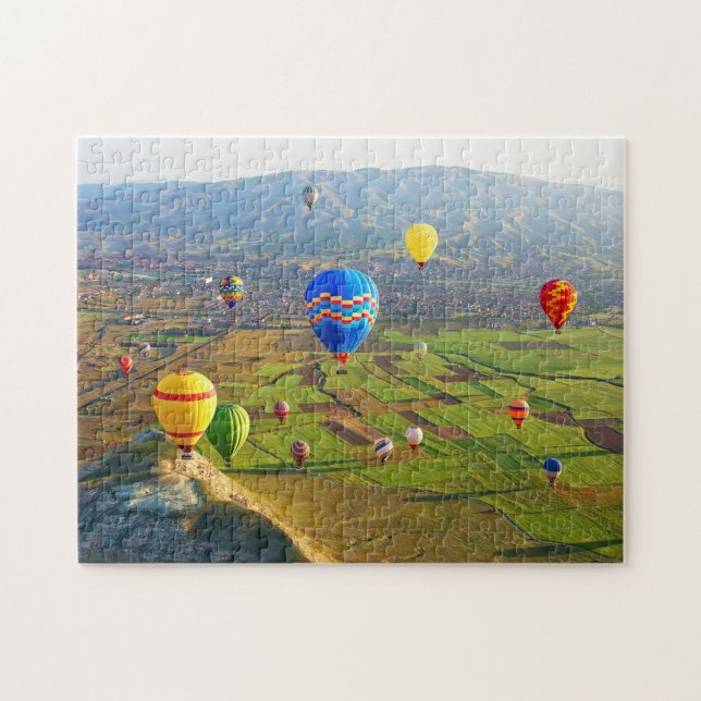 Luft-ballonger ovanför Grönt Fält Jigszons Puzzle Pussel (Horisontell)