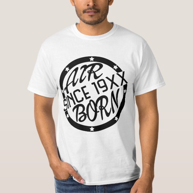 LUFT BORN SEDAN 19XX SHEILD TEE SHIRT (Framsida)
