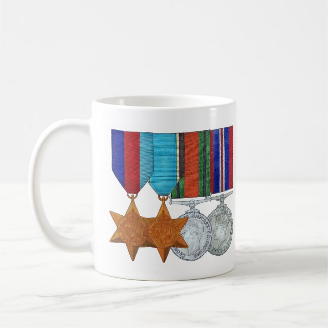Luft Crew Europe Star med försvarsmedalgruppen Mug Kaffemugg (Vänster)