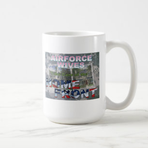 Luft styrkefruar tar hand om hemmafronten kaffemugg