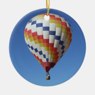 Luftballong i en blå himmel julgransprydnad keramik