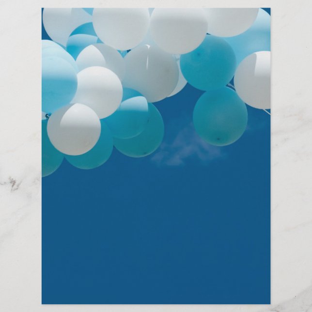 Luftballonger flyger i den blå himmelen reklamblad (Framsidan)