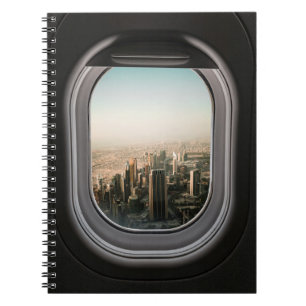 LUFTPLANS WINDOW VY OF CITY UNDER DAYTIME ANTECKNINGSBOK