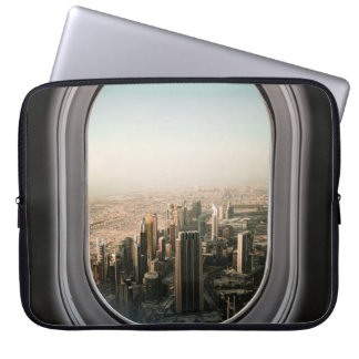 LUFTPLANS WINDOW VY OF CITY UNDER DAYTIME LAPTOP FODRAL