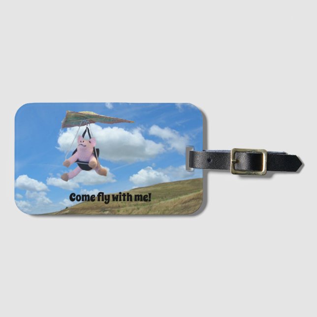 Luggage Tag - Flying Pig Over Hill Bagagebricka (Framsida horisontal)