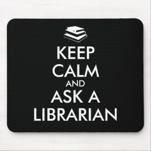 Lugn för bibliotekariegåvabehålla frågar en musmatta