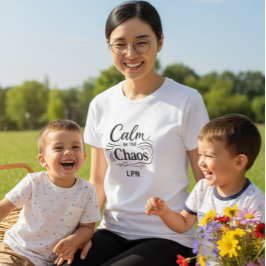 Lugn i kaos LPN Kvinnors Sjuksköterska T-Shirt