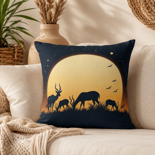 Lugn i rörelse Antilop-Inspirerad Kudde (Serenity in Motion Antelope-Inspired Throw Pillow)