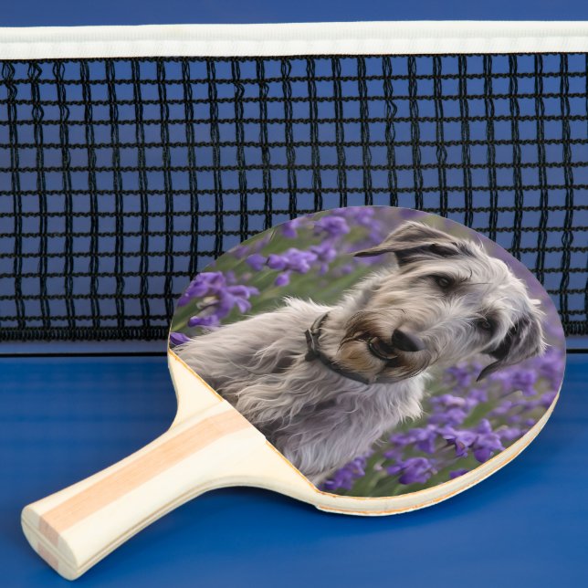 Lugn Majestät: Varghund i lila Iris-fält, Pingisracket (Insitu)