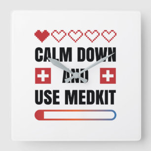 Lugn ned och Använda Medkit Fyrkantig Klocka