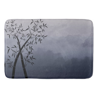 Lugn och dramatisk bambu- och bergvyscen badrumsmatta