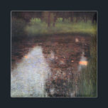 Lugn Pond på Kammer Castle Grounds, Gustav Klimt Magnet<br><div class="desc">Gustav Klimt (14 juli, 1862 - 6 februari 1918) var en österrikisk symbolmålare och en av de mest framstående medlemmarna i Wien Secession-rörelsen. Klimt noteras för målningar, murar, skisser och andra föremål d'art. Förutom hans verk, som innefattar anklagelser och porträtt, målade han upp landskap. Klimt var bland konstnärer från Wienutträdet...</div>