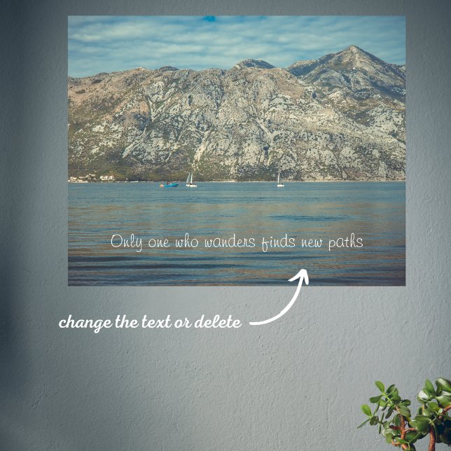 Lugn Sea och vackra berg Poster (Skapare uppladdad)