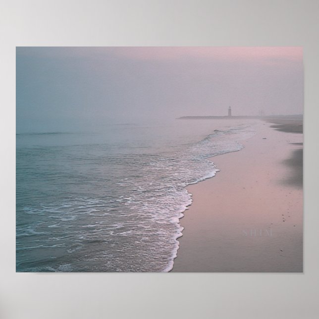 Lugn strand soluppgång med fyr kustvägg Ar Poster (Framsidan)