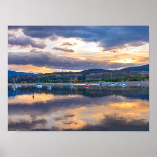 Lugn Vatten // Sjö och Boats vid sunset Poster