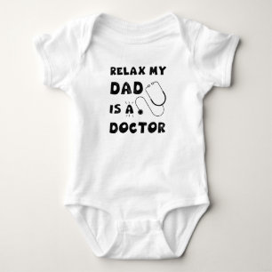 Lugna Min Pappa Är En Läkare T Shirt