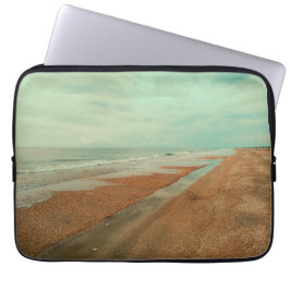 Lugnande blå kusthavets tidvatten sandstrand laptop fodral