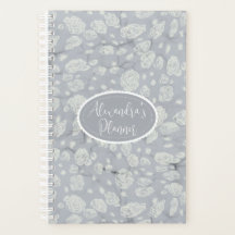 Lugnande dammig blå bulletjournal med vita rosor