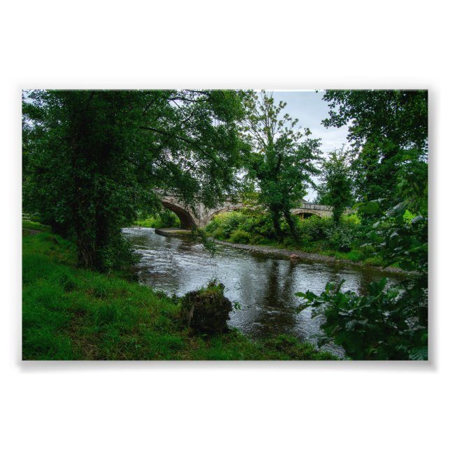 Lugnflod Elwy och St Asaph-bron Fototryck (Framsidan)