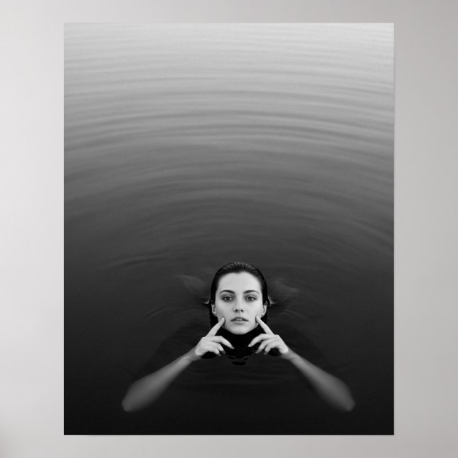 Lugnhet i rörelse – 2026 Ensamresande kvinna Poster (Framsidan)