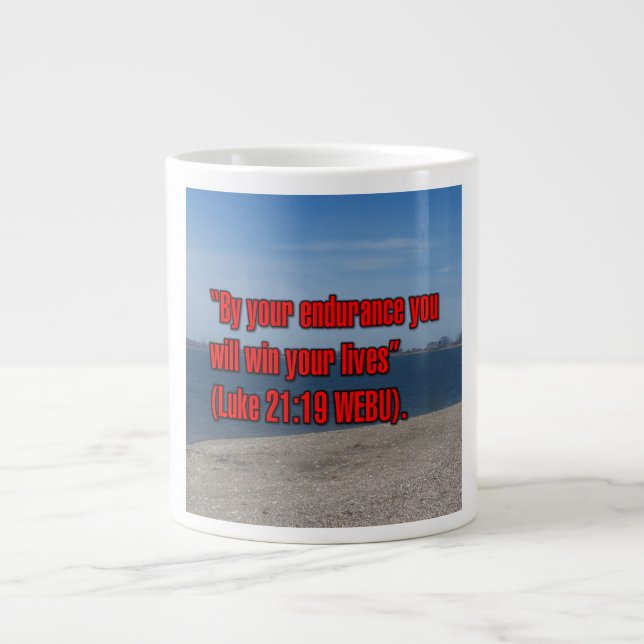 Lukas 21:19 WEBU Mugg Jumbo Mugg (Framsidan)