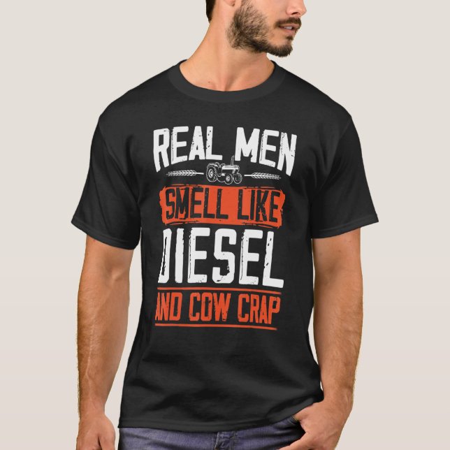 Luktar som diesel och komocka lantbrukstraktor t shirt (Framsida)
