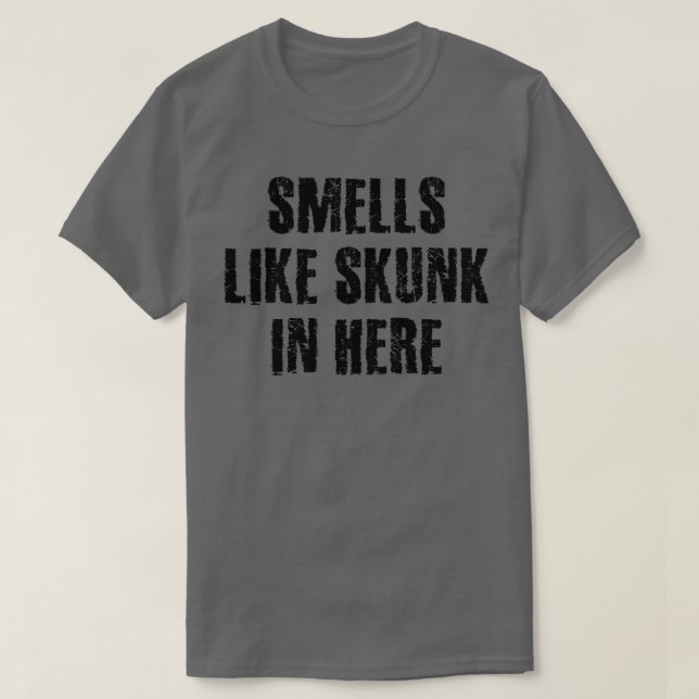Luktar som Skunk här 2 T Shirt (Design framsida)