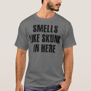 Luktar som Skunk här 2 T Shirt