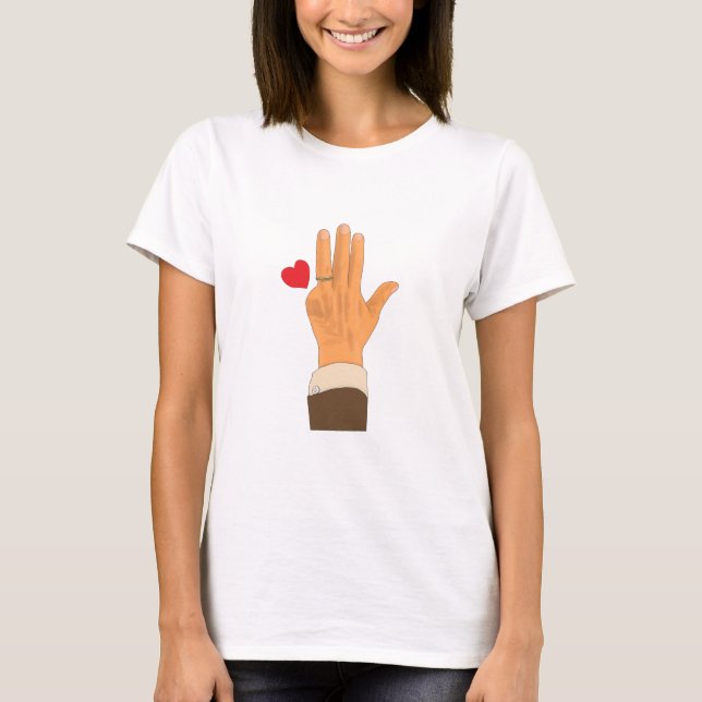 Lula's left hand and a heart t shirt (Framsida)