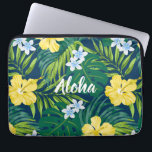 Luna Hibiscus Garden Hawaiian - Gult och flotta Laptop Fodral<br><div class="desc">Gult, Evergreen, Lime, Blue och Navy Colorway. Hibiscus och plumeria-blommor dansar i ett sammanhang av monstera och handflatan löv. Dessa blommor används ofta i kläder för aluskjorta och muu som skapar en design som påminner om hawaiska avtryck från 50- och 60-talen. Anpassa ord-behållan Aloha eller användan till ditt eget namn....</div>