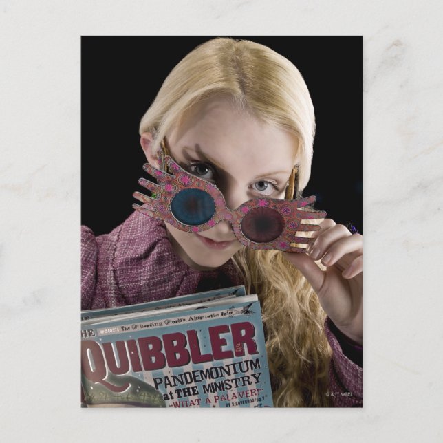Luna Lovegood tittar över glasögon Vykort (Framsida)