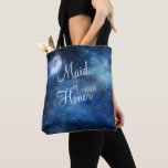Lunar Himlar Full Moon Celestial Galaxy Maid of ho Tygkasse<br><div class="desc">Lunar Himlar Full Moon Celestial Galaxy Watercolor Design, med Nattsahinande stjärnor, och Glowing Måne Design på en lyxig marinblå, Blek Blue och tips på lila vattenfärgen struktur. Med Typsnitt för modern typografi. Ett trendig stil-utkast - Personlig Maid of honor Tote bags! ~ Kolla min butik för att se hela bröllop-svit...</div>
