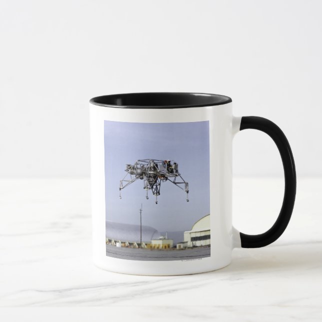 Lunar Landing Research Fordon under flygning Mugg (Höger)