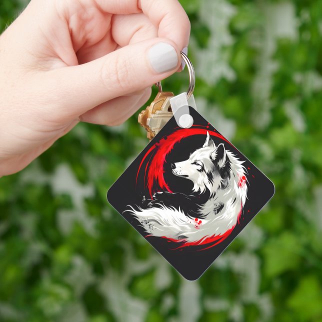 Lunar Red White Wolf Nyckelring (Hand)