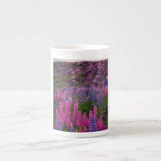 Lupinblomsfält Natur Estetiskt Tryck på Dema Benporslin Mugg