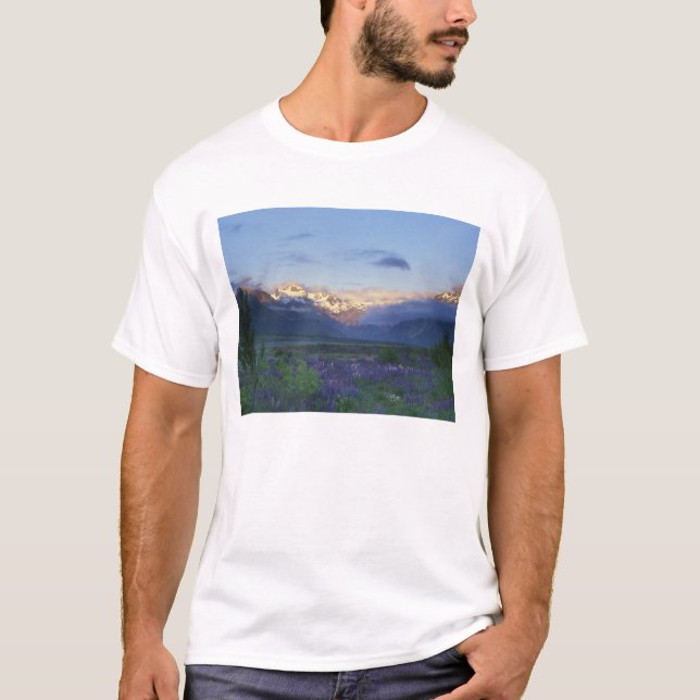 Lupine och Main Divide, Arthur's Pass, South Tee Shirt (Framsida)