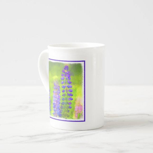 Lupine Painting - Originalfärgsbild Benporslin Mugg (Framsida vänster)