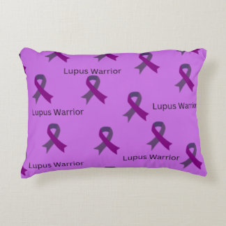 Lupus Warrior Underbar Awareness Gift för honom el Prydnadskudde
